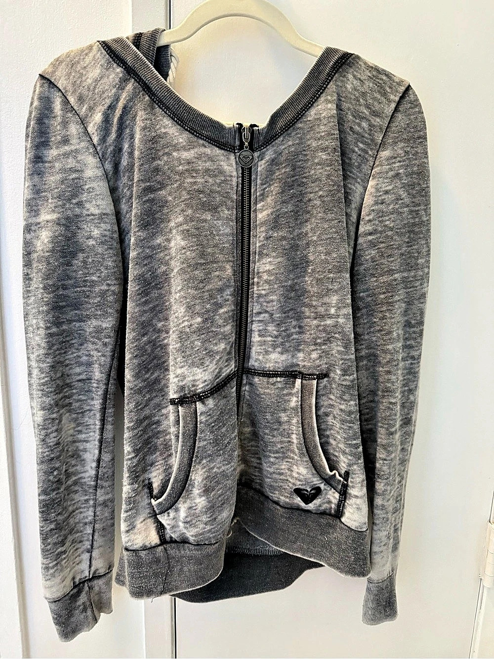 Roxy Gray Graphic Zip hoody
Size Medium
